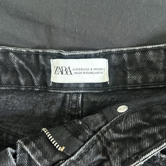 Black washed size 34 European USA size 2 Zara Jean shorts - Picture 3 of 3
